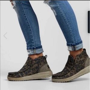 hey dudes helis leo nut